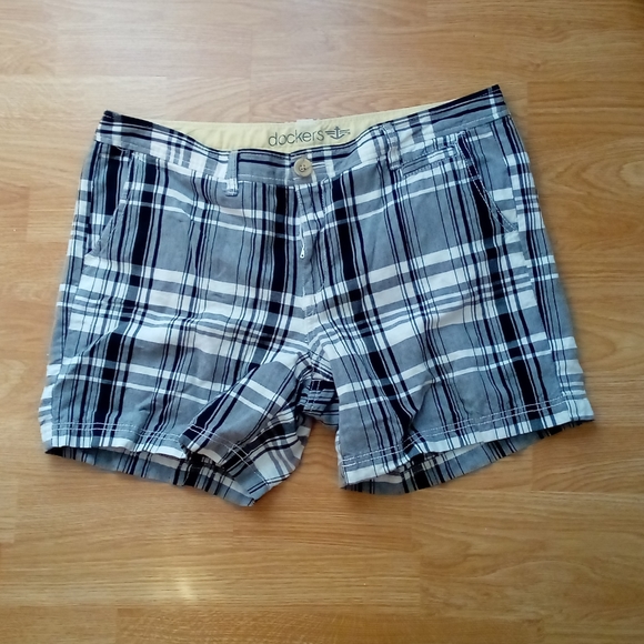 Women's Plaid Dockers size 14 shorts - Picture 1 of 3